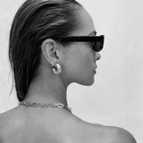 THE RIBBED HOOP EARRINGS